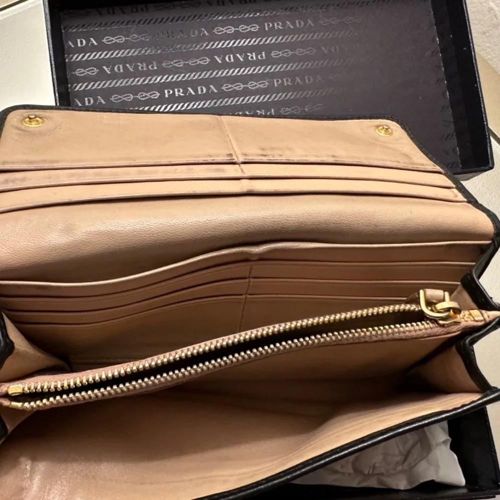 PRADA Wallet - Picture 7 of 7
